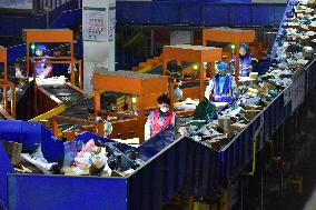 Online Shopping Logistics Peak