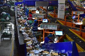 Online Shopping Logistics Peak