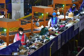 Online Shopping Logistics Peak