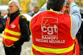 Inter-Union Rally In Front Of Maison Sanofi - Paris