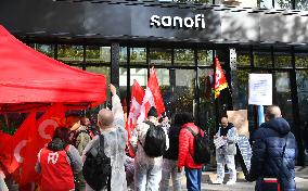 Inter-Union Rally In Front Of Maison Sanofi - Paris