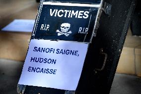 Inter-Union Rally In Front Of Maison Sanofi - Paris