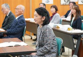 Crown princess visits maternal and child health center