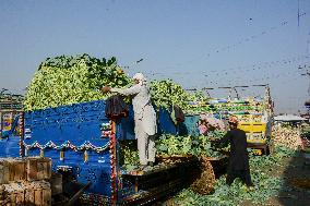 Daily life in Rawalpindi Bazaar - Pakistan