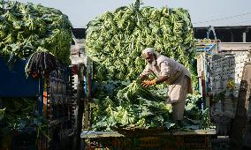 Daily life in Rawalpindi Bazaar - Pakistan