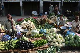 Daily life in Rawalpindi Bazaar - Pakistan
