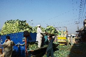 Daily life in Rawalpindi Bazaar - Pakistan