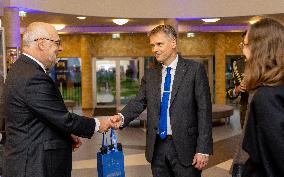 Estonian presidentÂ´s visit to the Estonian Aviation Academy