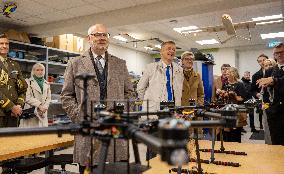 Estonian presidentÂ´s visit to the Estonian Aviation Academy