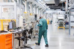 Skeleton Technologies opens plant in Finland