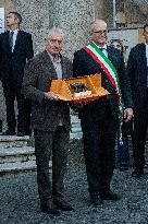 Robert De Niro Recieves The Capitoline Wolf - Rome