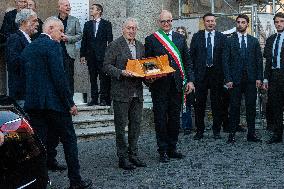 Robert De Niro Recieves The Capitoline Wolf - Rome