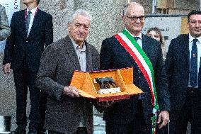 Robert De Niro Recieves The Capitoline Wolf - Rome