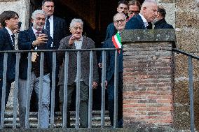 Robert De Niro Recieves The Capitoline Wolf - Rome