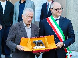 Robert De Niro Recieves The Capitoline Wolf - Rome