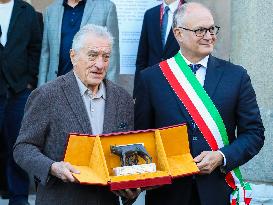 Robert De Niro Recieves The Capitoline Wolf - Rome