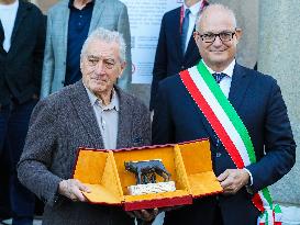 Robert De Niro Recieves The Capitoline Wolf - Rome