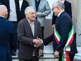 Robert De Niro Recieves The Capitoline Wolf - Rome