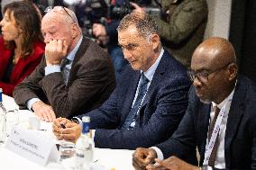 Prime Minister Meets with Regional Presidents - Versailles