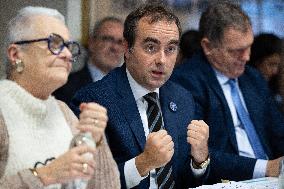 Prime Minister Meets with Regional Presidents - Versailles