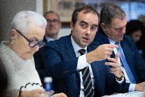 Prime Minister Meets with Regional Presidents - Versailles