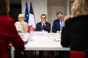 Prime Minister Meets with Regional Presidents - Versailles