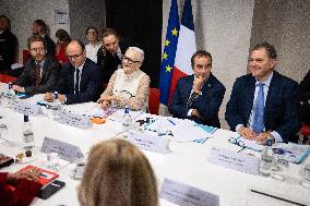 Prime Minister Meets with Regional Presidents - Versailles