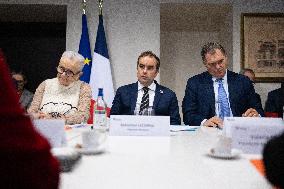 Prime Minister Meets with Regional Presidents - Versailles
