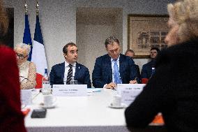 Prime Minister Meets with Regional Presidents - Versailles