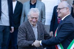 Robert De Niro Recieves The Capitoline Wolf - Rome
