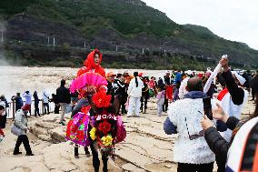 Yellow River Hukou Waterfal Tourism