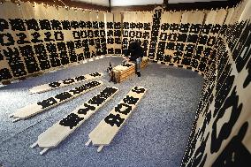 Calligrapher writes kabuki actors' names