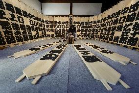 Calligrapher writes kabuki actors' names