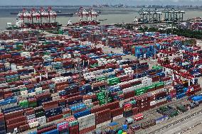 China Imports And Exports of Goods Trade Increased