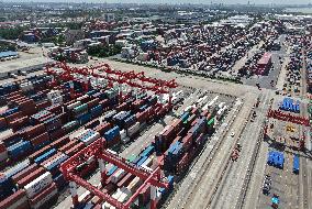 China Imports And Exports of Goods Trade Increased