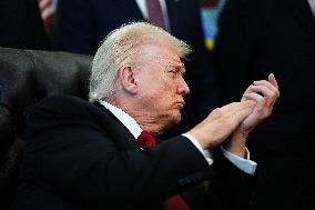 Donald Trump Announces Drug Pricing Deal With Pharma Giants - DC