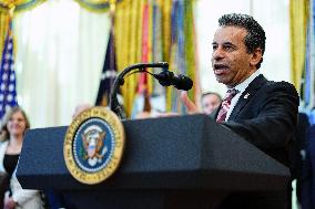 Donald Trump Announces Drug Pricing Deal With Pharma Giants - DC