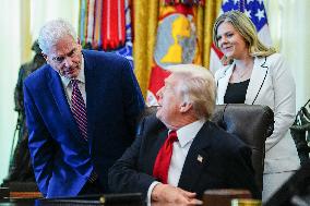 Donald Trump Announces Drug Pricing Deal With Pharma Giants - DC