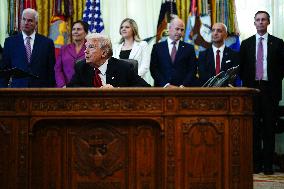 Donald Trump Announces Drug Pricing Deal With Pharma Giants - DC