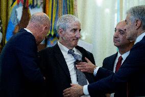 Donald Trump Announces Drug Pricing Deal With Pharma Giants - DC