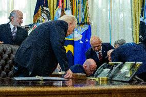 Donald Trump Announces Drug Pricing Deal With Pharma Giants - DC