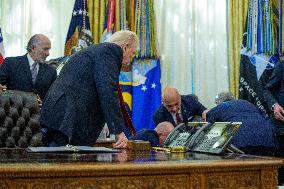 Donald Trump Announces Drug Pricing Deal With Pharma Giants - DC