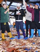 Season's 1st catch of Echizen crabs