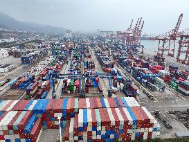 China Imports And Exports of Goods Trade Increased