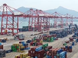 China Imports And Exports of Goods Trade Increased