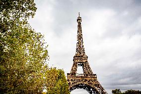 Eiffel Tower Illustrations - Paris