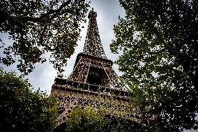 Eiffel Tower Illustrations - Paris