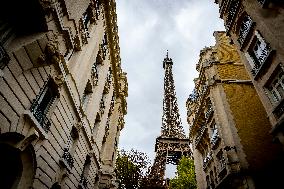 Eiffel Tower Illustrations - Paris