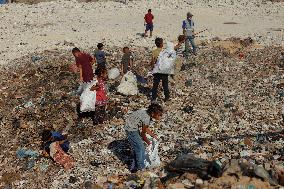 Gaza Scrap Search Amid Crisis