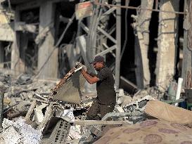 Gaza Man Rebuilds Bombed Bakery - Gaza Strip
